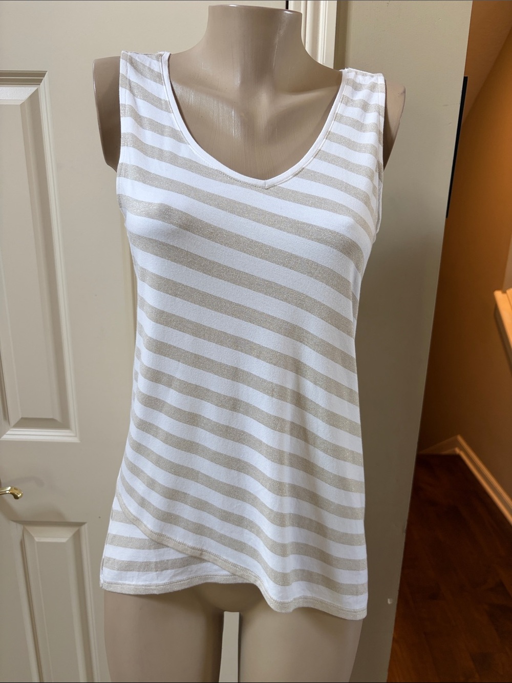 NWT White House Black Market White & Tan Diagonal Stripe Asymetrical Tank, s
